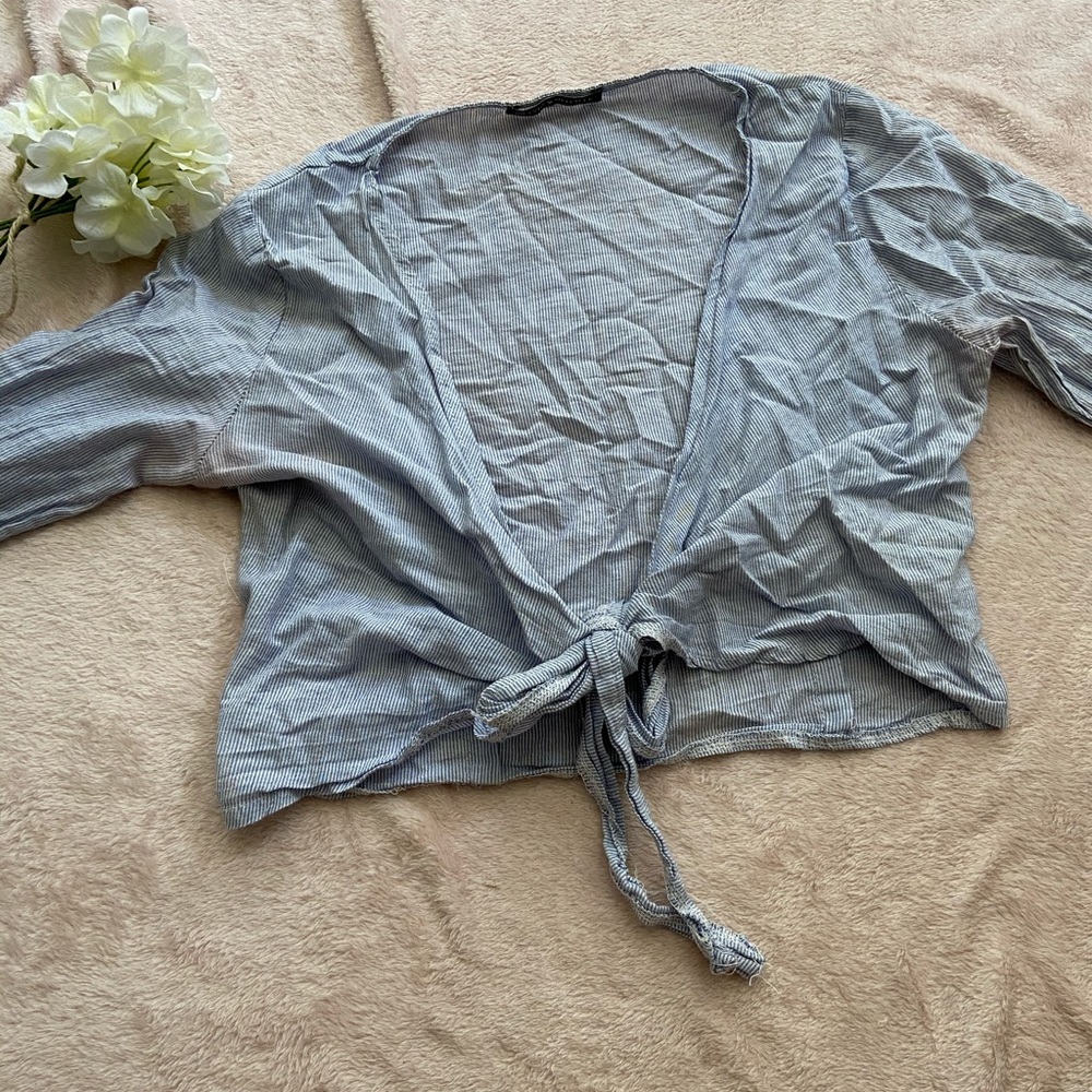 BRANDY MELVILLE TIE CROP TOP ( DESCRIPTION)